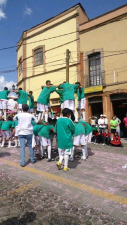 participacion de los alumnos de la .E.S.T.I.C. No 0002 en desfile conmemoretivo al 16 de septiembre